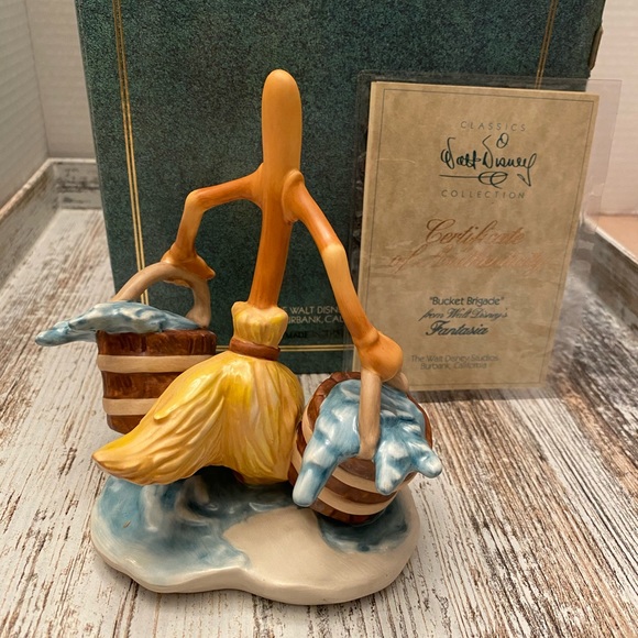 WDCC Bucket Brigade Broom - Disney Fantasia with Original Box and COA - Picture 3 of 7